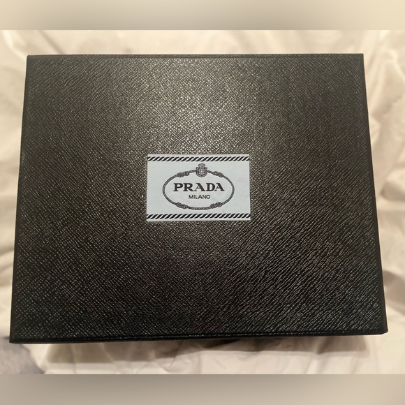 PRADA re addition 2005 BRAND NEW - Picture 4 of 4